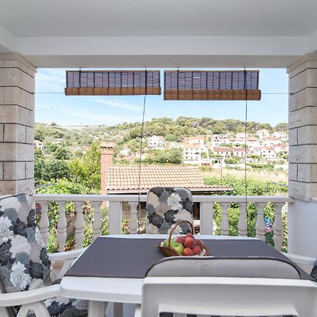Apartments Mare Postira Exterior foto