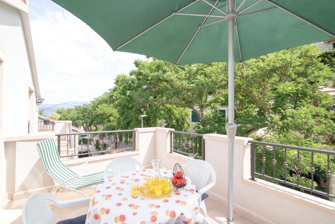 Apartments Mare Postira Exterior foto