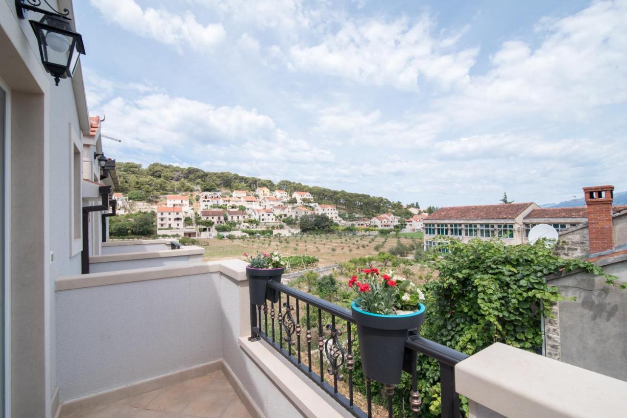 Apartments Mare Postira Exterior foto