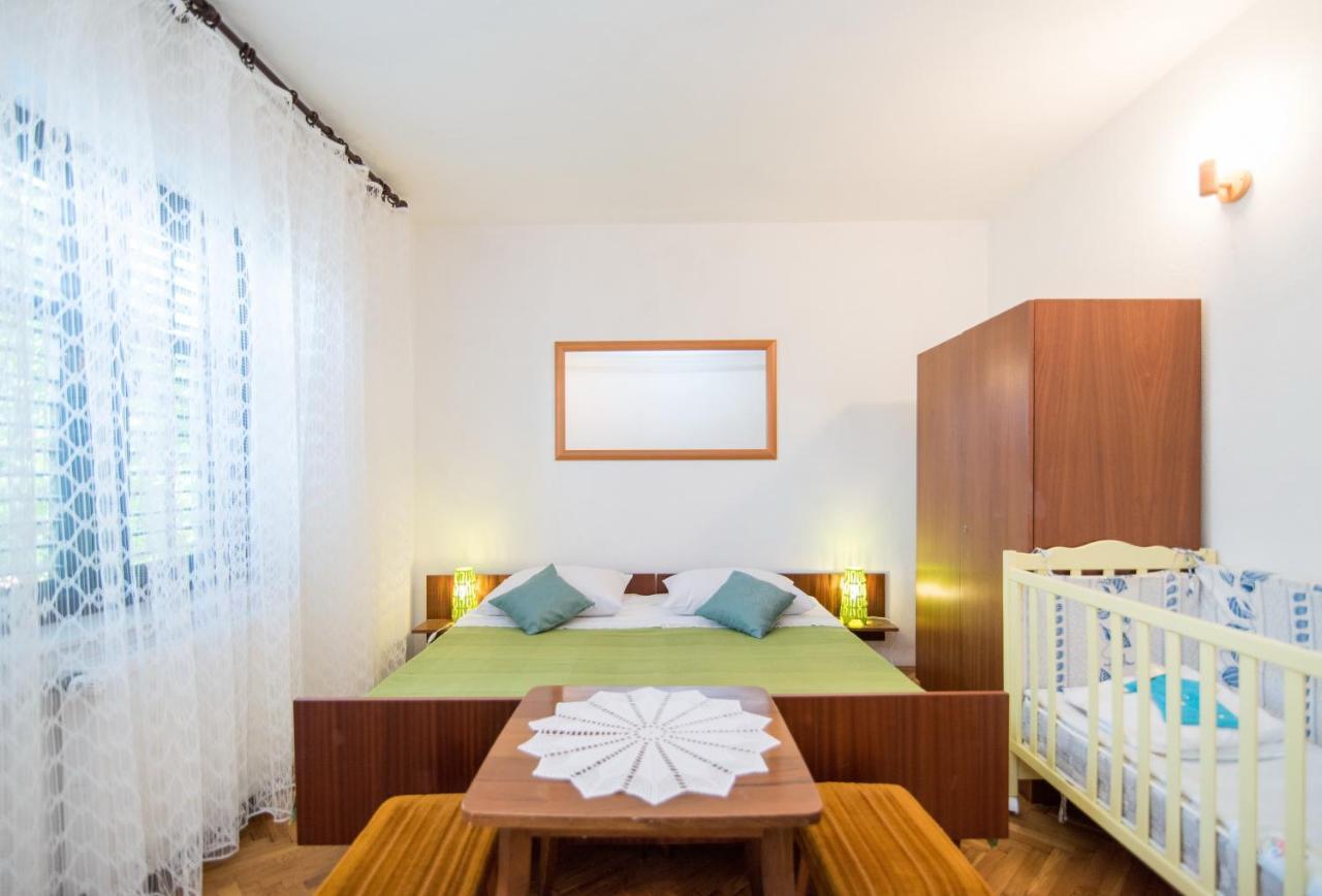Apartments Mare Postira Exterior foto