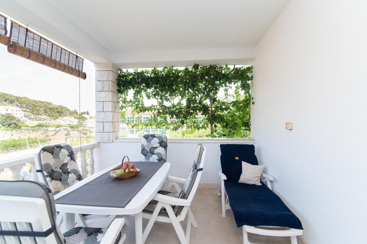 Apartments Mare Postira Exterior foto