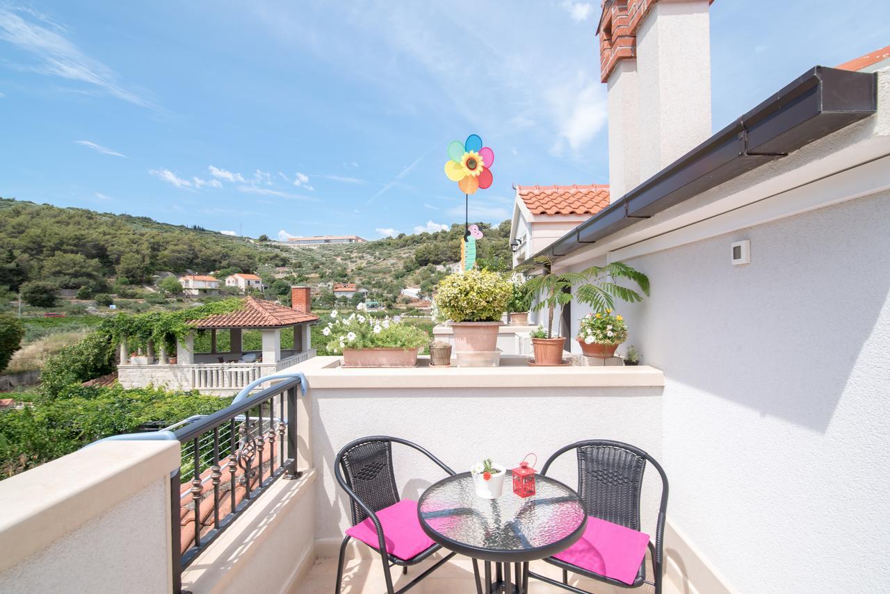 Apartments Mare Postira Exterior foto